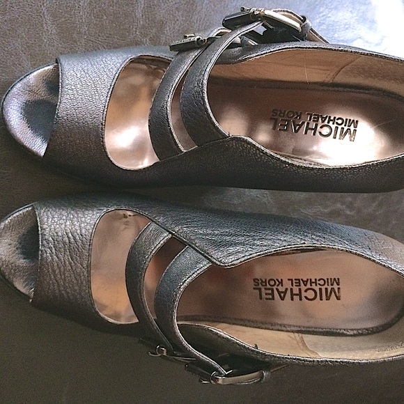 4.5 MICHAEL KORS DOUBLE BUCKLE STRAP PEEP TOE STILETTO HEEL BRONZE OLIV… - Picture 3 of 8